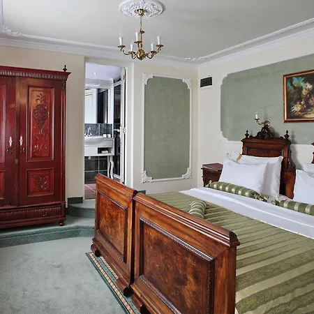 Queen's Astoria Design 4* Белград