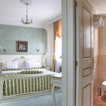 Queen's Astoria Design 4* Белград