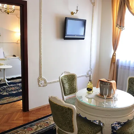 Queen's Astoria Design Отель