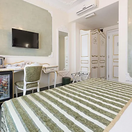 Queen's Astoria Design Отель