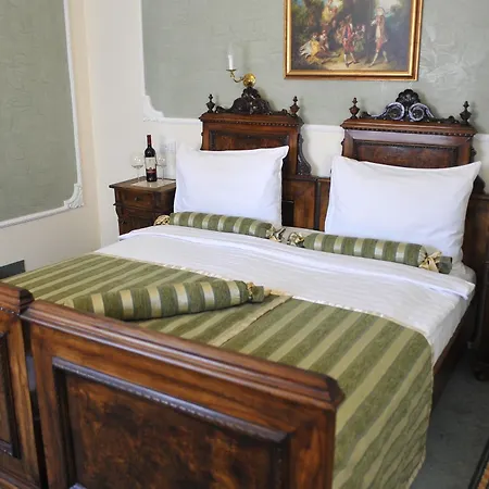 Queen's Astoria Design Отель 4*