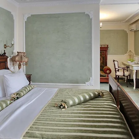 Отель Queen's Astoria Design Белград