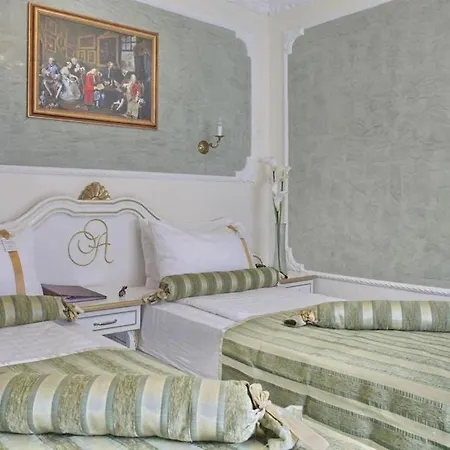 Queen's Astoria Design Hotel 4*