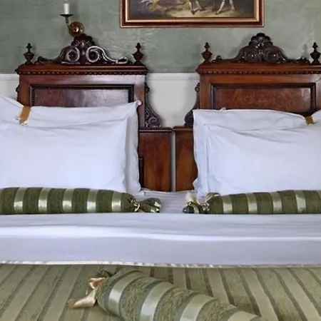 Queen's Astoria Design