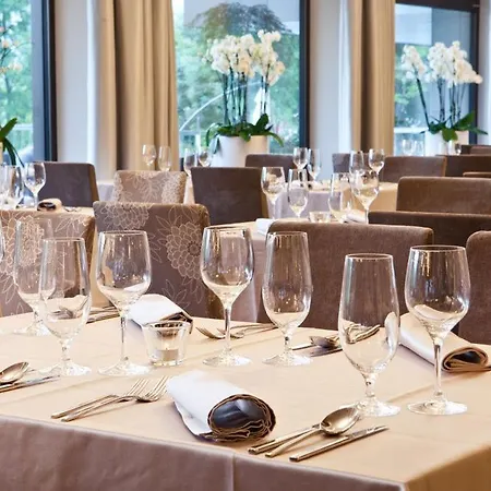 Queen's Astoria Design 4* Белград