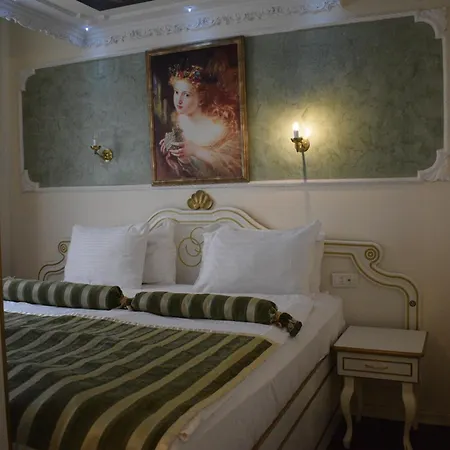 Отель Queen's Astoria Design