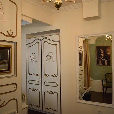 Queen's Astoria Design Белград
