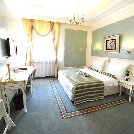 Queen's Astoria Design Отель 4*