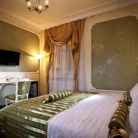 Queen's Astoria Design Отель
