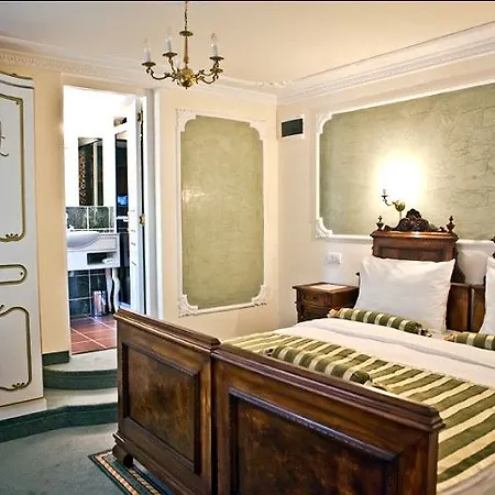 Queen's Astoria Design 4* Белград
