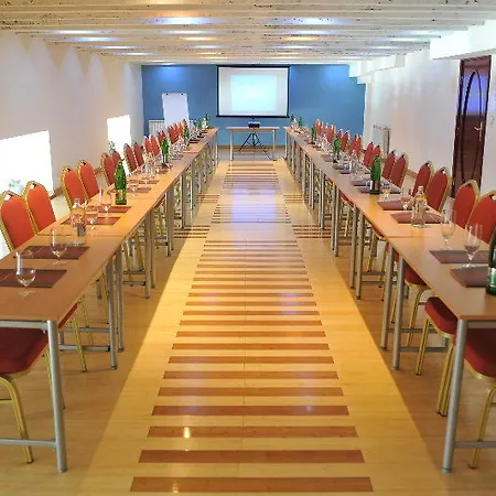 Queen's Astoria Design Отель 4*