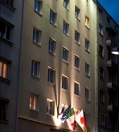 Queen's Astoria Design 4* Белград