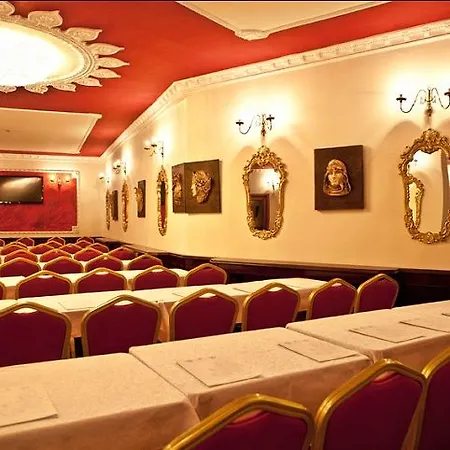 Отель Queen's Astoria Design