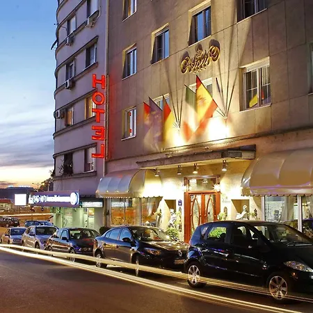 Отель Queen's Astoria Design 4*