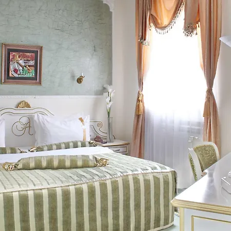 Queen's Astoria Design 4* Белград
