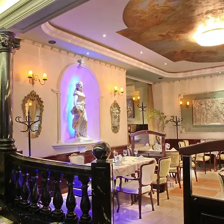 Queen's Astoria Design 4* Белград