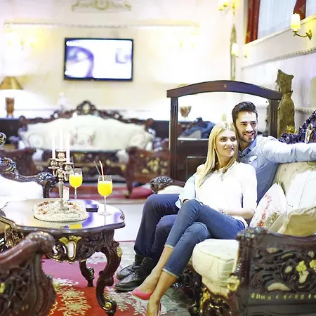 Отель Queen's Astoria Design 4*