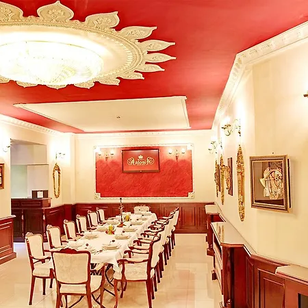 Queen's Astoria Design Отель